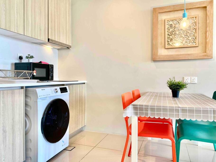 Tropicana 218 Macalister #Wondercolor #Infinity Pool #Georgetown #5Pax #2Br 2Bath #1King 1Queen 1Single #Quality Well Maintained #Private Host Exteriör bild
