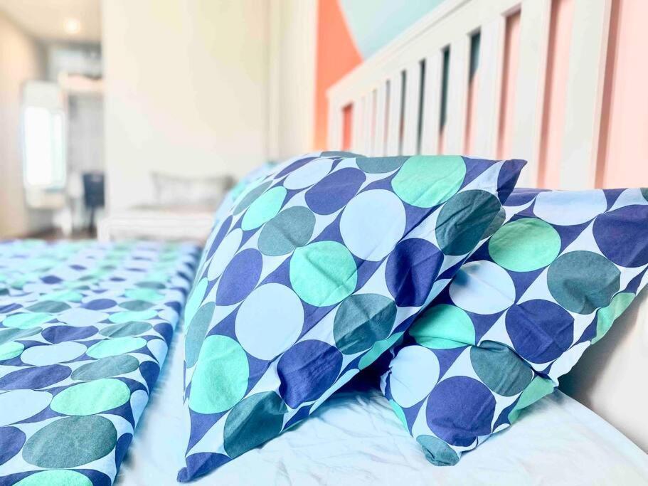 Tropicana 218 Macalister #Wondercolor #Infinity Pool #Georgetown #5Pax #2Br 2Bath #1King 1Queen 1Single #Quality Well Maintained #Private Host Exteriör bild