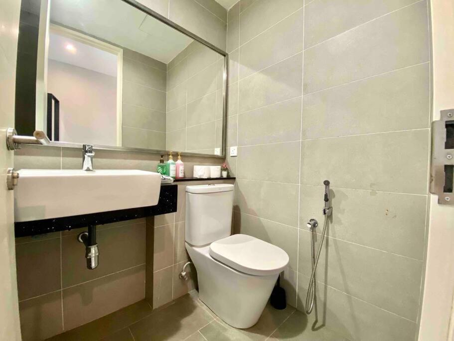 Tropicana 218 Macalister #Wondercolor #Infinity Pool #Georgetown #5Pax #2Br 2Bath #1King 1Queen 1Single #Quality Well Maintained #Private Host Exteriör bild